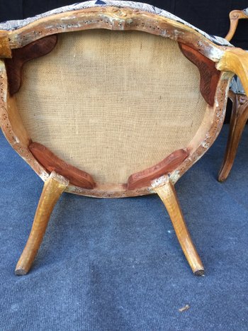Deux fauteuils Louis XV d'époque XVIII°