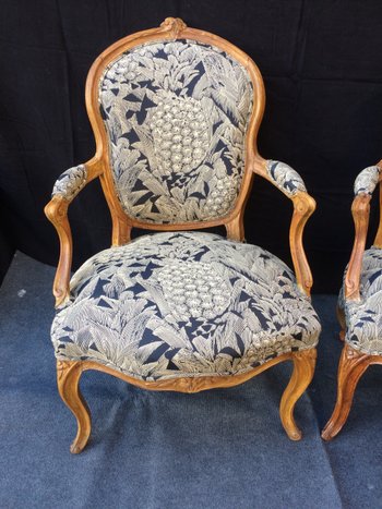 Deux fauteuils Louis XV d'époque XVIII°