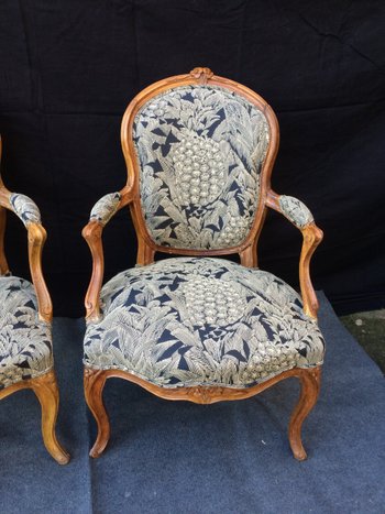 Deux fauteuils Louis XV d'époque XVIII°