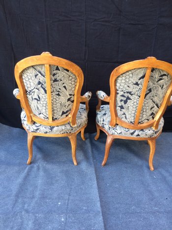 Deux fauteuils Louis XV d'époque XVIII°