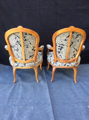 Deux fauteuils Louis XV d'époque XVIII°