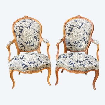 Deux fauteuils Louis XV d'époque XVIII°