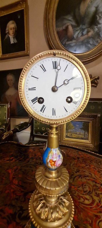 Sèvres-Porzellanuhr, vergoldete Bronzemontierung von Napoleon III