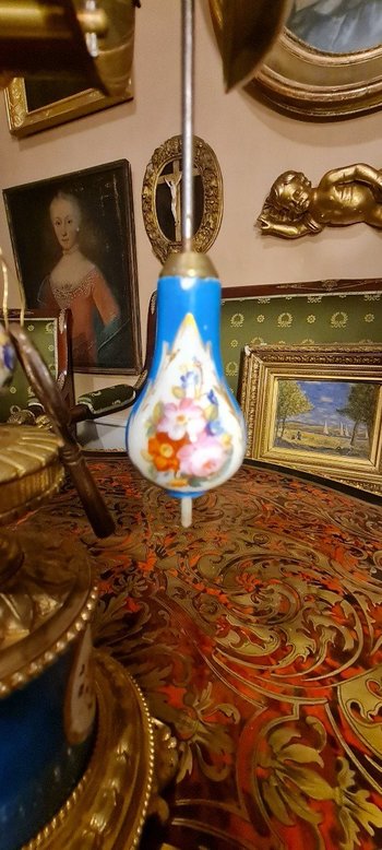 Sèvres-Porzellanuhr, vergoldete Bronzemontierung von Napoleon III