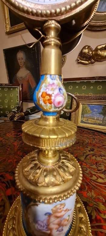 Sèvres-Porzellanuhr, vergoldete Bronzemontierung von Napoleon III