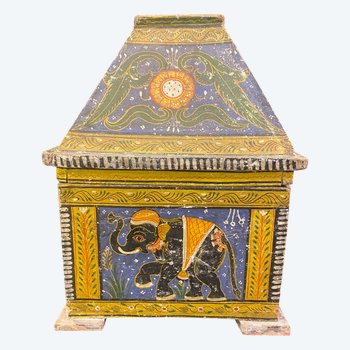 XVIIITH INDIAN WEDDING CHEST