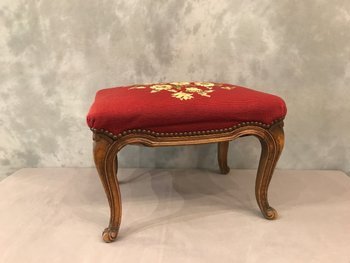 Hocker im Louis XV-Stil aus Buchenholz, bedeckt mit einem Wandteppich aus Blumen des 20. Jahrhunderts