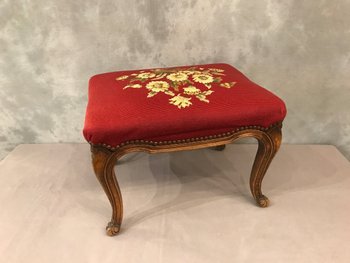 Hocker im Louis XV-Stil aus Buchenholz, bedeckt mit einem Wandteppich aus Blumen des 20. Jahrhunderts