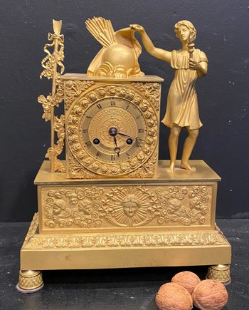 Empire clock in gilded bronze