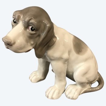 Lovely little dog in Copenhagen porcelain, late 19th century