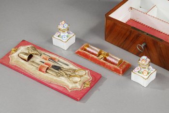 Scatola da cucito in legno di palissandro impiallacciato, oro e argento, XIX secolo