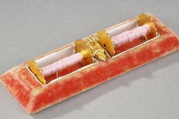Scatola da cucito in legno di palissandro impiallacciato, oro e argento, XIX secolo