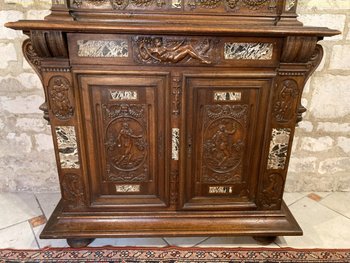 RENAISSANCE BUFFET MIT ZWEI LEICHEN IN NUSSBAUM Ende des 18. Jahrhunderts