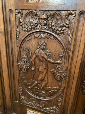 RENAISSANCE BUFFET MIT ZWEI LEICHEN IN NUSSBAUM Ende des 18. Jahrhunderts
