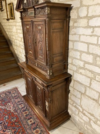 RENAISSANCE BUFFET MIT ZWEI LEICHEN IN NUSSBAUM Ende des 18. Jahrhunderts