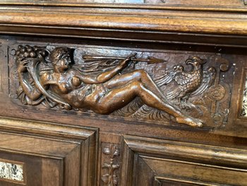 RENAISSANCE BUFFET MIT ZWEI LEICHEN IN NUSSBAUM Ende des 18. Jahrhunderts
