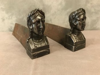Paire De Chenets Anciens En Fonte Poli D’époque 19ème