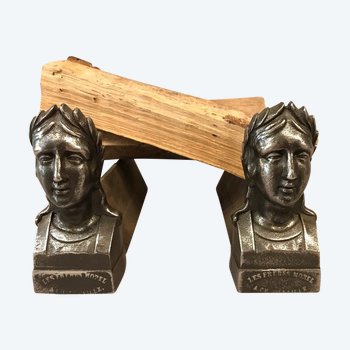 Paire De Chenets Anciens En Fonte Poli D’époque 19ème