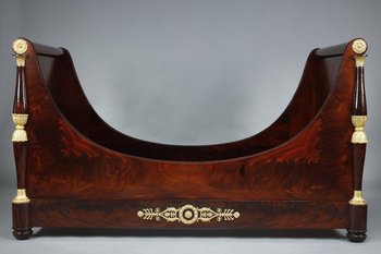 Grande letto a barca in mogano massiccio di epoca Impero