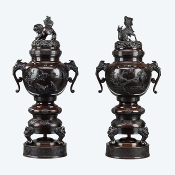 Pair Of Perfume Burners In Patinated Bronze Decorated With Fô Dogs And Dragons, 20th Century