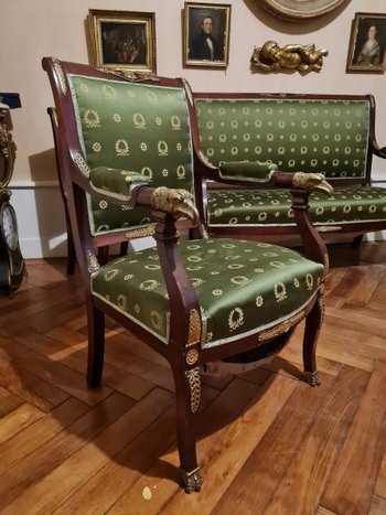 Salone stile impero, testa d'aquila in bronzo