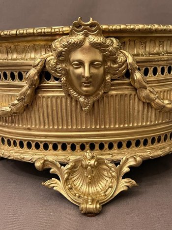IMPORTANTE JARDINIERE DE TABLE XIXème bronze doré Napoléon à décor de mascarons