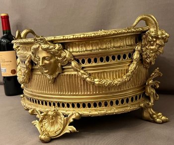 IMPORTANTE JARDINIERE DE TABLE XIXème bronze doré Napoléon à décor de mascarons