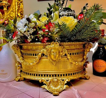 IMPORTANTE JARDINIERE DE TABLE XIXème bronze doré Napoléon à décor de mascarons