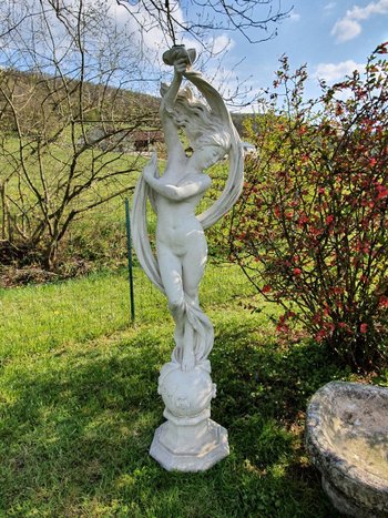 Paar Gartenstatue