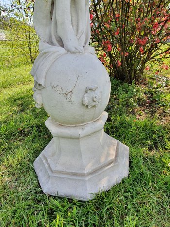 Paar Gartenstatue
