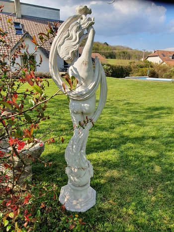Paar Gartenstatue