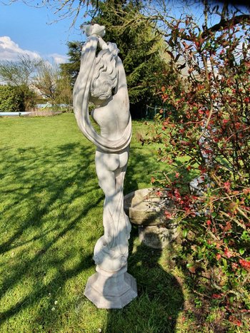 Paar Gartenstatue