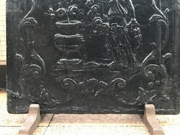 Plaque De Cheminée Ancienne En Fonte Noircie D’époque 18 ème