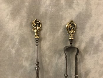 Set di una pala e di un morsetto in ferro e bronzo lucido del XIX secolo