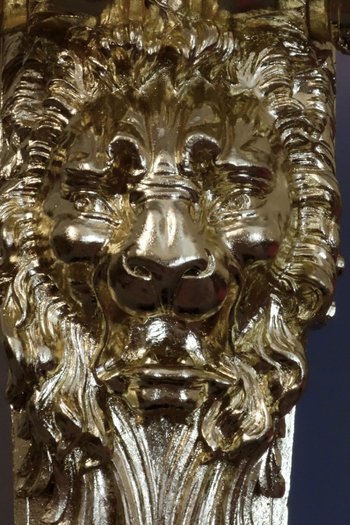 Coppia di grandi mensole con leoni XIX secolo