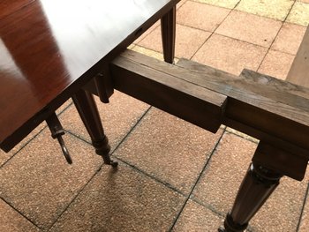 Tavolo da pranzo in mogano a 6 gambe, epoca XIX secolo, con ribalte.