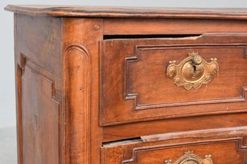 Commode Galbée  En Noyer époque XVIIIème à 3 Tiroirs Pieds Escargots