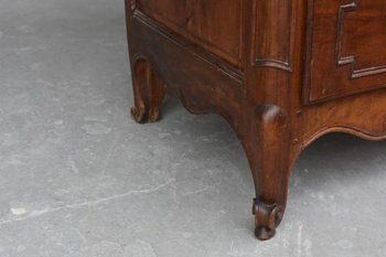 Commode Galbée  En Noyer époque XVIIIème à 3 Tiroirs Pieds Escargots