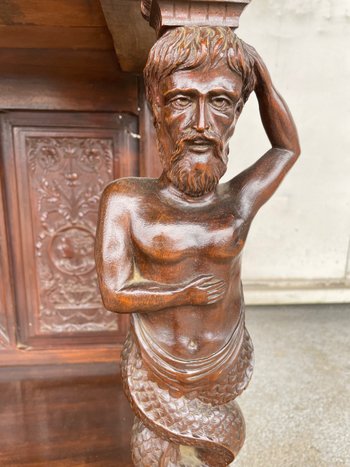 Credenza in noce in stile rinascimentale Fine del XIX secolo