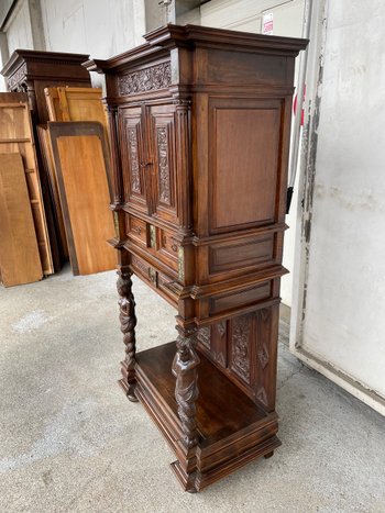Credenza in noce in stile rinascimentale Fine del XIX secolo