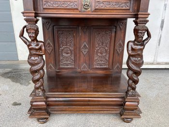 Credenza in noce in stile rinascimentale Fine del XIX secolo