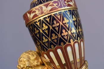 Soliflore En Bronze Doré Napoléon III Et Cloisonné Au Bébé Porteur XIXème