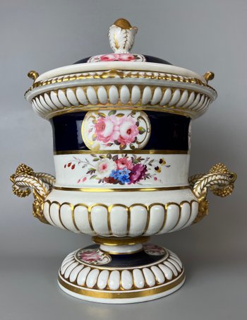Ein prächtiger Obstkühler von Chamberlain Worcester (Royal Worcester) aus der Zeit um 1810-20 in Campagna-Form.