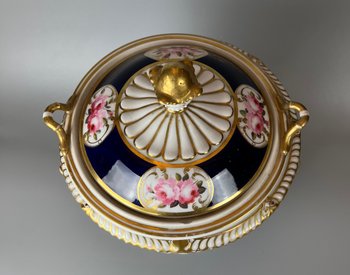 Ein prächtiger Obstkühler von Chamberlain Worcester (Royal Worcester) aus der Zeit um 1810-20 in Campagna-Form.