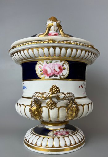 Ein prächtiger Obstkühler von Chamberlain Worcester (Royal Worcester) aus der Zeit um 1810-20 in Campagna-Form.