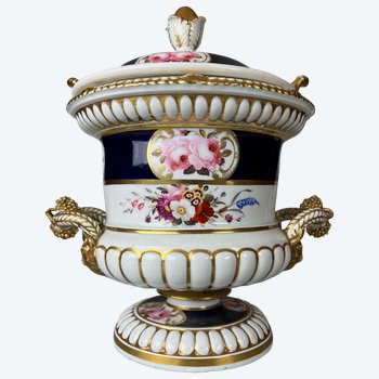 Un magnifique refroidisseur de fruits en forme de campagna de Chamberlain Worcester (Royal Worcester) datant de 1810-20.