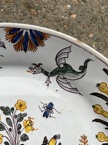 Moulins - 18th Century Earthenware Plate With Chinese And Grotesque Decor