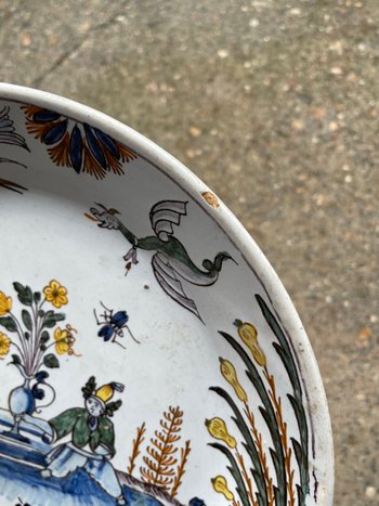 Moulins - 18th Century Earthenware Plate With Chinese And Grotesque Decor