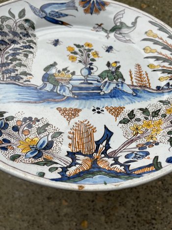 Moulins - 18th Century Earthenware Plate With Chinese And Grotesque Decor