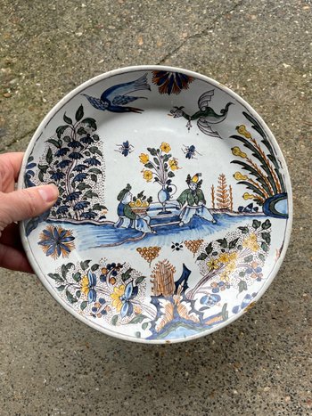 Moulins - 18th Century Earthenware Plate With Chinese And Grotesque Decor